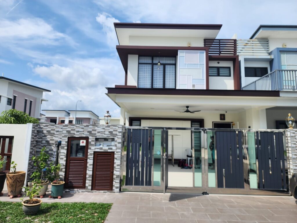 <pre style="text-align: center"> <span style="font-size:20px">Jln Setia Ecohill</span></pre>